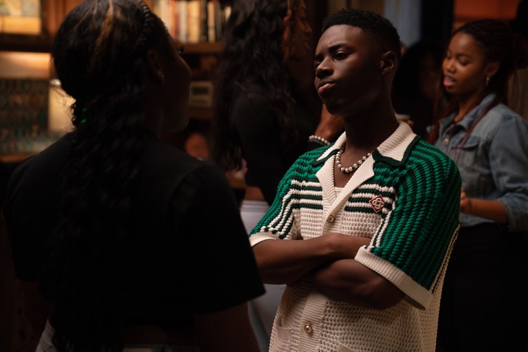 Kevin is dubious of Lynae in The Chi Season 6 Episode 8